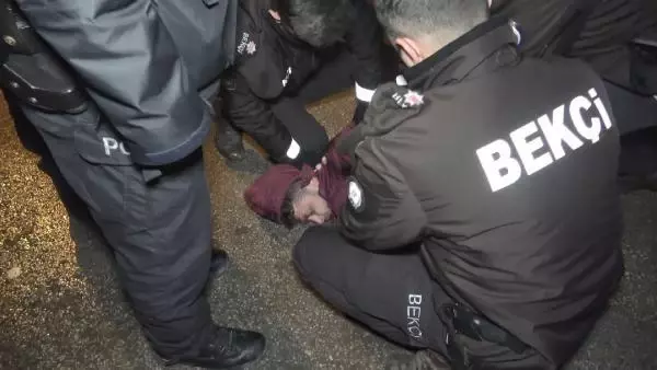 Son dakika haberi: Ağabeyini ve kendisini bıçakladı, teslim olmamak için polise direndi: 'Ben yaparım, beni tanıyan tanır' dedi Son dakika haberi: Ağabeyini ve kendisini bıçakladı, teslim olmamak için polise direndi: 'Ben yaparım, beni tanıyan tanır' dedi
