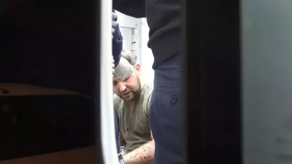 Son dakika haberi: Ağabeyini ve kendisini bıçakladı, teslim olmamak için polise direndi: 'Ben yaparım, beni tanıyan tanır' dedi Son dakika haberi: Ağabeyini ve kendisini bıçakladı, teslim olmamak için polise direndi: 'Ben yaparım, beni tanıyan tanır' dedi