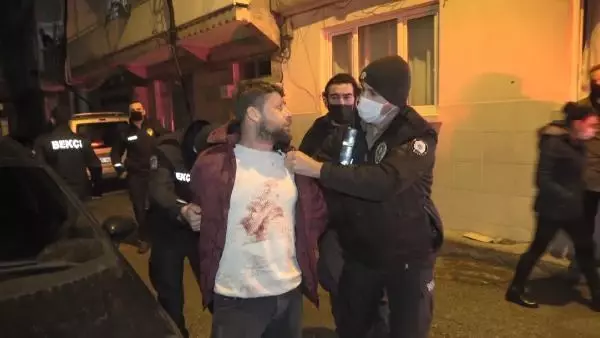 Son dakika haberi: Ağabeyini ve kendisini bıçakladı, teslim olmamak için polise direndi: 'Ben yaparım, beni tanıyan tanır' dedi Son dakika haberi: Ağabeyini ve kendisini bıçakladı, teslim olmamak için polise direndi: 'Ben yaparım, beni tanıyan tanır' dedi