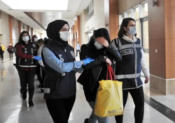 Altın Kızlar'dan 1 milyon liralık hırsızlık Altın Kızlar'dan 1 milyon liralık hırsızlık