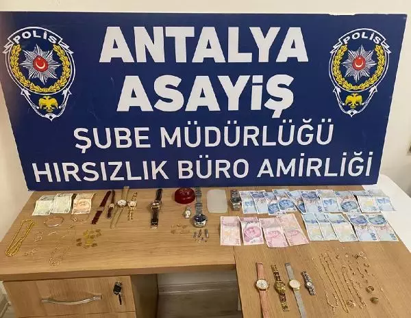 Altın Kızlar'dan 1 milyon liralık hırsızlık Altın Kızlar'dan 1 milyon liralık hırsızlık