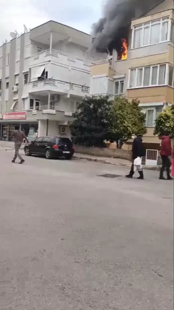 Antalya'da yanan evdeki engelli çift, dumandan etkilendi Antalya'da yanan evdeki engelli çift, dumandan etkilendi