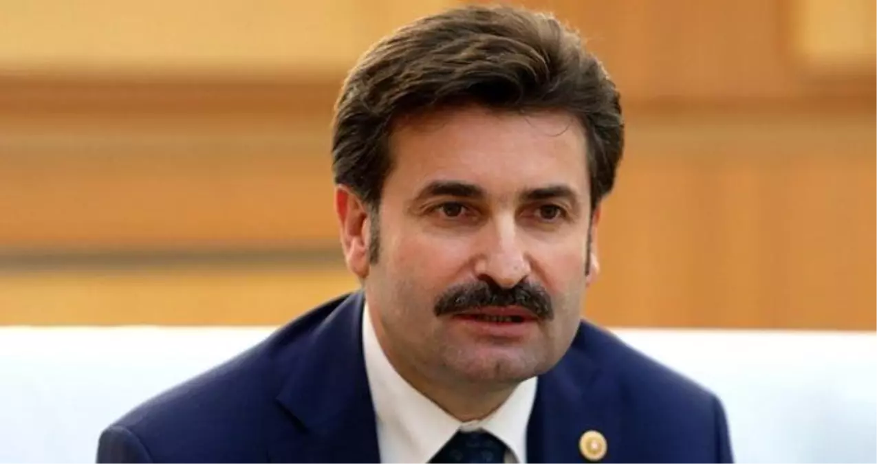 Ayhan Sefer Üstün kimdir? Nerelidir? Kaç yaşındadır? Ne iş yapmaktadır? Ayhan Sefer Üstün hayatı ve biyografisi nedir?