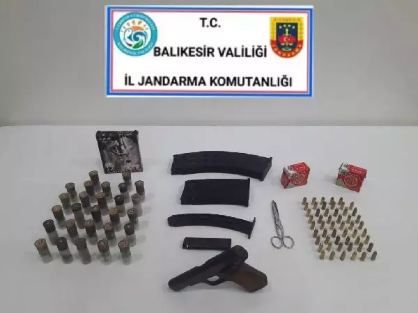 Baba-oğul, makas ve silahla akaryakıt istasyonunda pompacıyı yaraladı Baba-oğul, makas ve silahla akaryakıt istasyonunda pompacıyı yaraladı