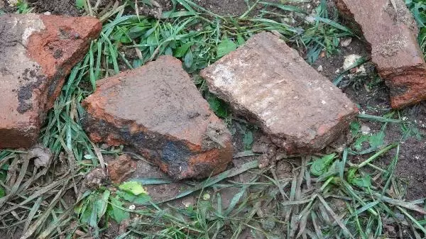 Bahçelerinden 2 bin yıllık tarihi eser çıkan site sakinleri: Çok mutlu olduk Bahçelerinden 2 bin yıllık tarihi eser çıkan site sakinleri: Çok mutlu olduk