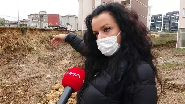 Bahçelerinden 2 bin yıllık tarihi eser çıkan site sakinleri: Çok mutlu olduk Bahçelerinden 2 bin yıllık tarihi eser çıkan site sakinleri: Çok mutlu olduk