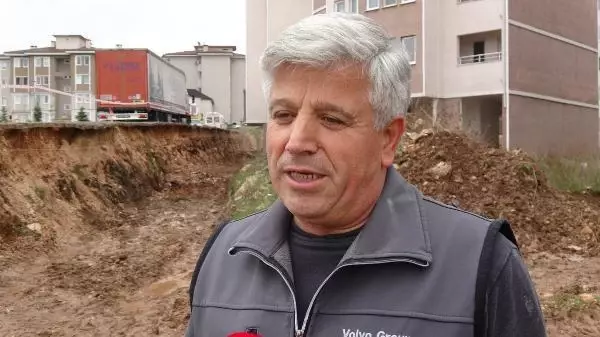 Bahçelerinden 2 bin yıllık tarihi eser çıkan site sakinleri: Çok mutlu olduk Bahçelerinden 2 bin yıllık tarihi eser çıkan site sakinleri: Çok mutlu olduk