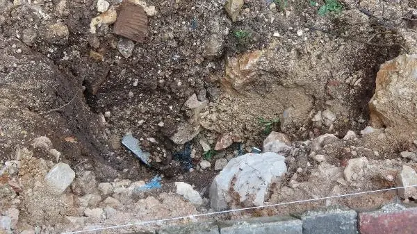 Bahçelerinden 2 bin yıllık tarihi eser çıkan site sakinleri: Çok mutlu olduk Bahçelerinden 2 bin yıllık tarihi eser çıkan site sakinleri: Çok mutlu olduk