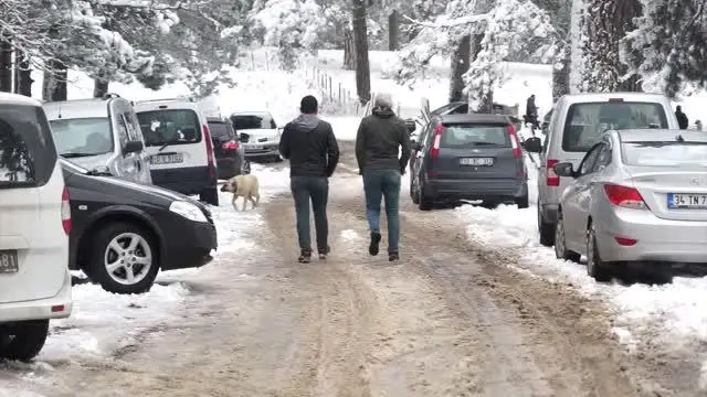 BALIKESİR - Vatandaşlar kısıtlama öncesi Kazdağları'nda kar topu oynadı BALIKESİR - Vatandaşlar kısıtlama öncesi Kazdağları'nda kar topu oynadı