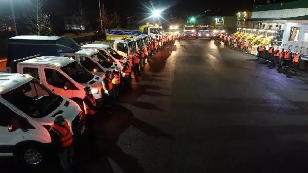 Beklenen kar Sultanbeyli'ye yağdı; kış hazırlıkları tamamlandı Beklenen kar Sultanbeyli'ye yağdı; kış hazırlıkları tamamlandı