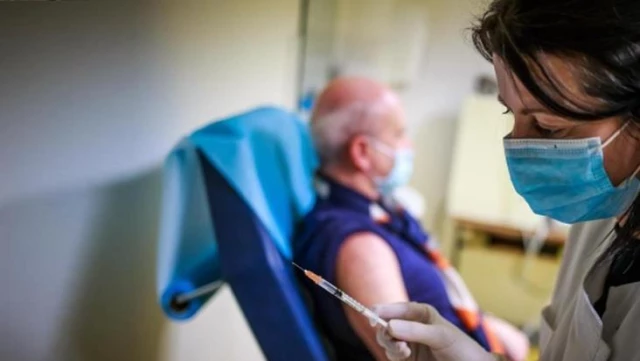 Belçika'da bir kişi koronavirüs aşısı olduktan 5 gün sonra öldü