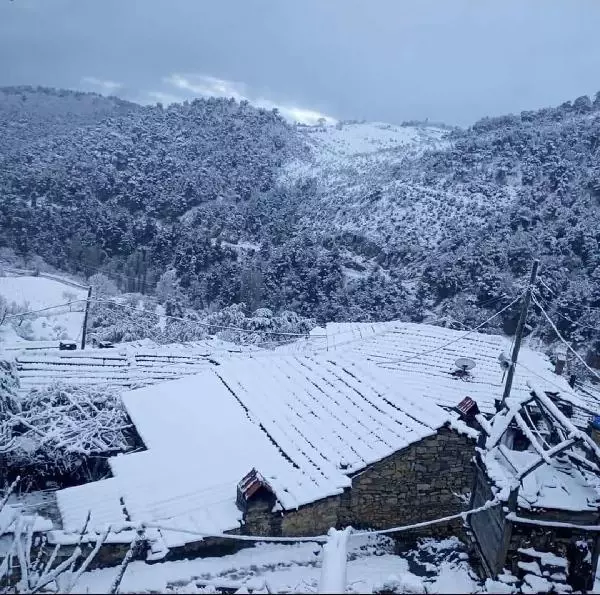 Bergama'da yüksek kesimler karla kaplandı Bergama'da yüksek kesimler karla kaplandı