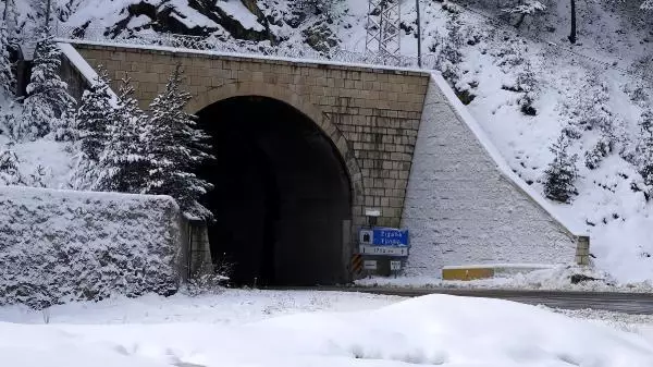 Beyaza bürünen Zigana Dağı'nda seyirlik manzara Beyaza bürünen Zigana Dağı'nda seyirlik manzara