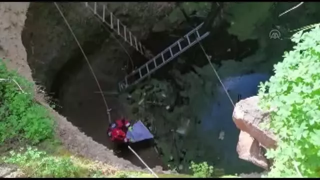 Son dakika haberi! Bodrum'da kuyuya düşen tavuk itfaiye ekiplerince kurtarıldı Son dakika haberi! Bodrum'da kuyuya düşen tavuk itfaiye ekiplerince kurtarıldı