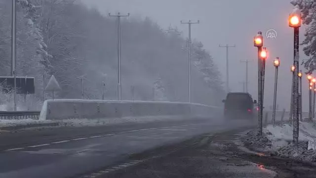 Bolu Dağı'nda kar yağışı etkili oluyor Bolu Dağı'nda kar yağışı etkili oluyor