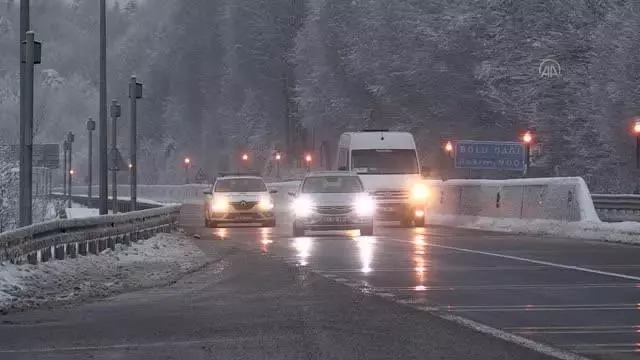 Bolu Dağı'nda kar yağışı etkili oluyor Bolu Dağı'nda kar yağışı etkili oluyor