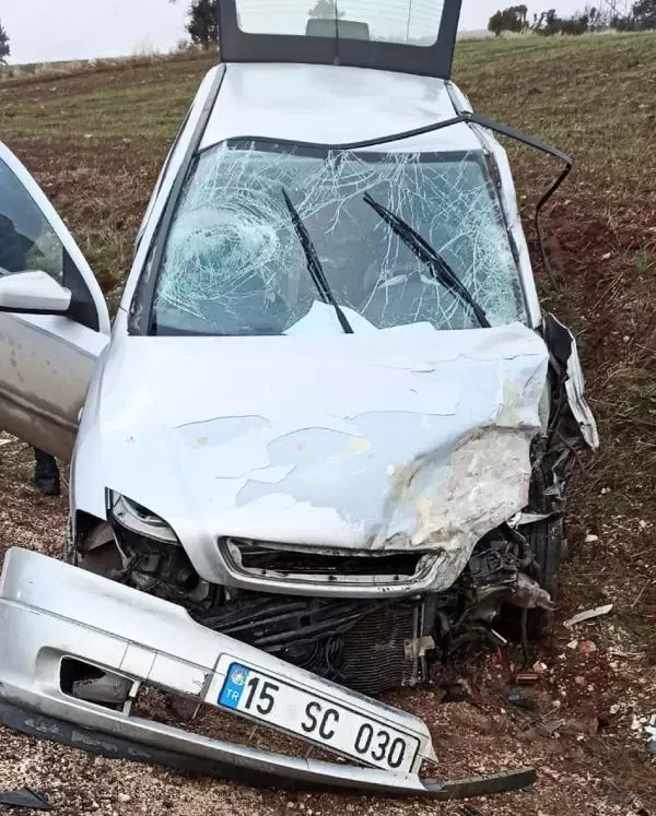 Son dakika gündem: Burdur'da iki otomobil çarpıştı: 1 ölü, 3 yaralı Son dakika gündem: Burdur'da iki otomobil çarpıştı: 1 ölü, 3 yaralı