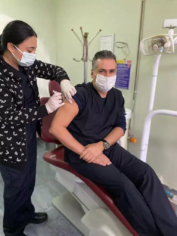 Bursa'da ilk gün 10 binin üzerinde sağlık çalışanı Kovid-19 aşısı oldu Bursa'da ilk gün 10 binin üzerinde sağlık çalışanı Kovid-19 aşısı oldu