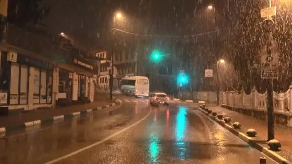 Kentin yüksek kesimlerinde kar yağışı (4) Kentin yüksek kesimlerinde kar yağışı (4)