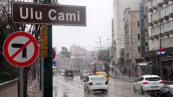 Bursa'ya mevsimin ilk karı yağdı (2) Bursa'ya mevsimin ilk karı yağdı (2)