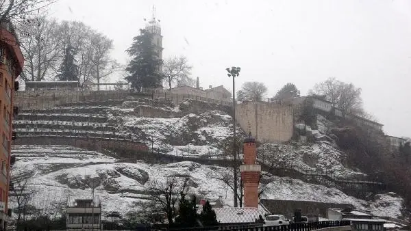 Bursa'ya mevsimin ilk karı yağdı (2) Bursa'ya mevsimin ilk karı yağdı (2)