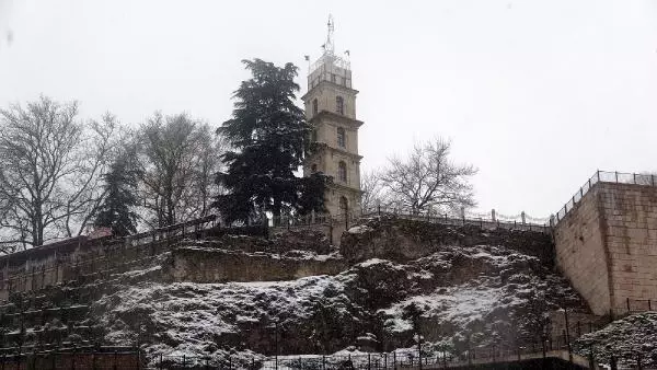 Bursa'ya mevsimin ilk karı yağdı (2) Bursa'ya mevsimin ilk karı yağdı (2)