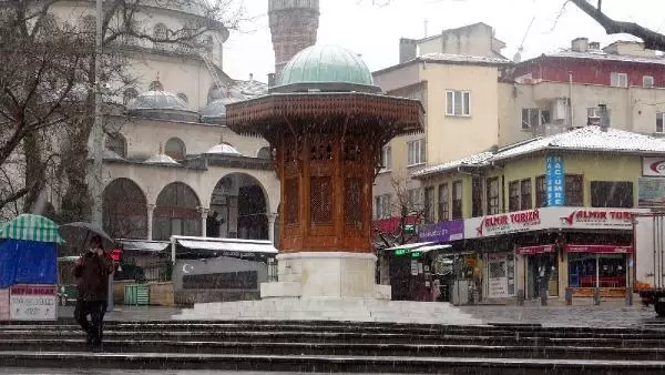 Bursa'ya mevsimin ilk karı yağdı (2) Bursa'ya mevsimin ilk karı yağdı (2)