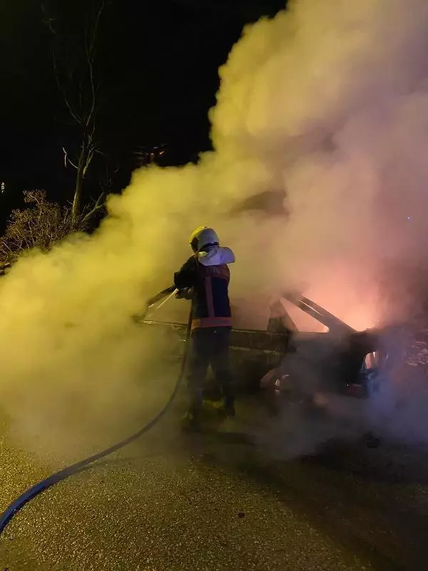 Çalındıktan sonra kundaklanan otomobilin plakası sahte çıktı Çalındıktan sonra kundaklanan otomobilin plakası sahte çıktı