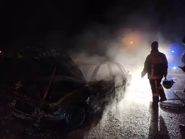 Çalındıktan sonra kundaklanan otomobilin plakası sahte çıktı Çalındıktan sonra kundaklanan otomobilin plakası sahte çıktı