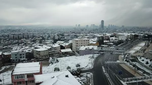 Çamlıca'daki doyumsuz kar manzarası havadan görüntülendi Çamlıca'daki doyumsuz kar manzarası havadan görüntülendi
