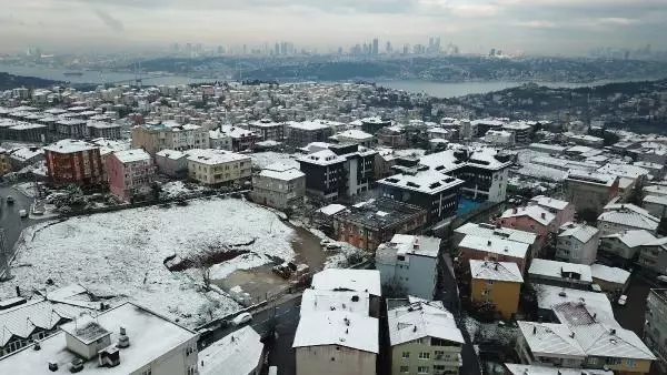 Çamlıca'daki doyumsuz kar manzarası havadan görüntülendi Çamlıca'daki doyumsuz kar manzarası havadan görüntülendi