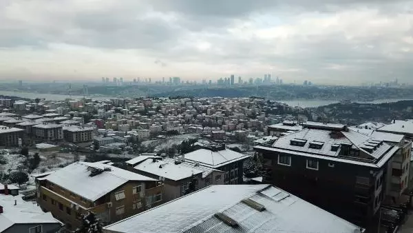 Çamlıca'daki doyumsuz kar manzarası havadan görüntülendi Çamlıca'daki doyumsuz kar manzarası havadan görüntülendi