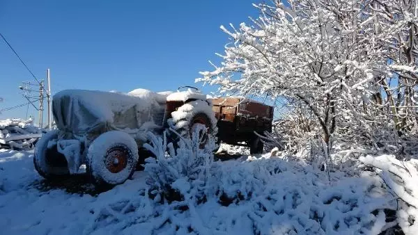 Çanakkale'ye yılın ilk karı yağdı, vatandaşlar keyfini çıkarttı Çanakkale'ye yılın ilk karı yağdı, vatandaşlar keyfini çıkarttı