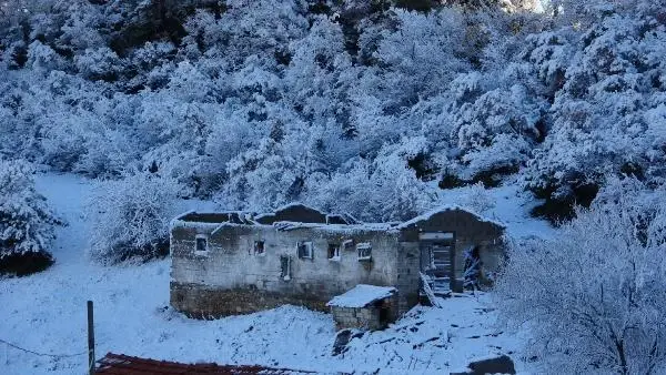 Çanakkale'ye yılın ilk karı yağdı, vatandaşlar keyfini çıkarttı Çanakkale'ye yılın ilk karı yağdı, vatandaşlar keyfini çıkarttı
