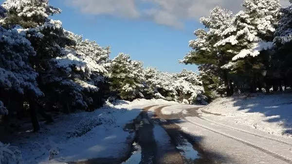 Çanakkale'ye yılın ilk karı yağdı, vatandaşlar keyfini çıkarttı Çanakkale'ye yılın ilk karı yağdı, vatandaşlar keyfini çıkarttı