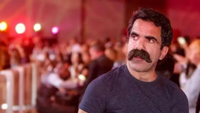 Çaycı Hüseyin lakaplı Alpaslan Özmol'un yeni imajı sosyal medyaya damga vurdu Çaycı Hüseyin lakaplı Alpaslan Özmol'un yeni imajı sosyal medyaya damga vurdu
