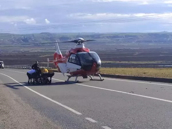 Diyarbakır'da otomobil, virajda takla attı: Ozan öldü, 5 kişi yaralı Diyarbakır'da otomobil, virajda takla attı: Ozan öldü, 5 kişi yaralı