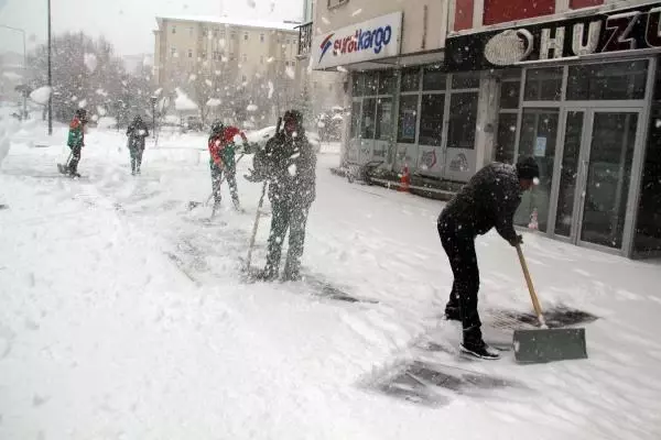 Doğu Anadolu kar yağışıyla beyaza büründü Doğu Anadolu kar yağışıyla beyaza büründü