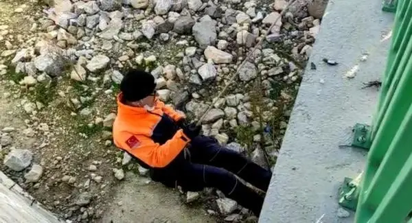 Edirne'de selde mahsur kalan yavru köpekleri, AFAD kurtardı Edirne'de selde mahsur kalan yavru köpekleri, AFAD kurtardı