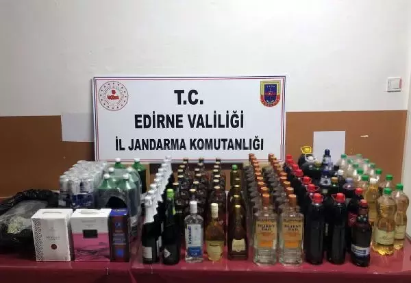 Edirne sınırında 155 litre kaçak içki ele geçirildi: 8 gözaltı Edirne sınırında 155 litre kaçak içki ele geçirildi: 8 gözaltı