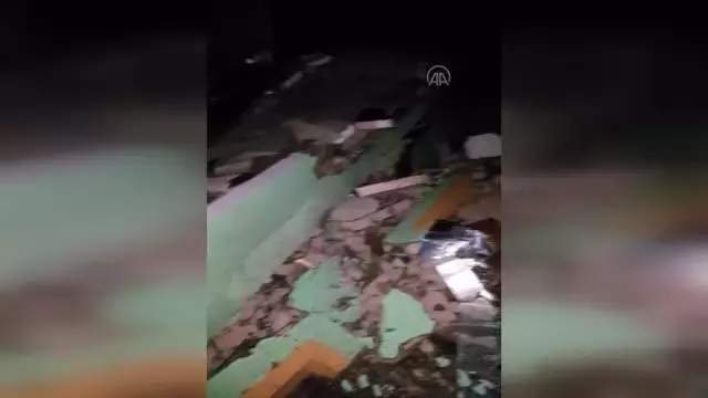 Endonezya'da 6,2 büyüklüğünde deprem: 3 ölü, 24 yaralı (2) Endonezya'da 6,2 büyüklüğünde deprem: 3 ölü, 24 yaralı (2)