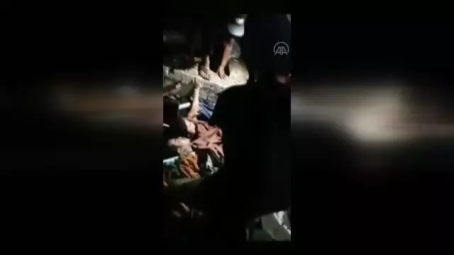 Endonezya'da 6,2 büyüklüğünde deprem: 3 ölü, 24 yaralı (2) Endonezya'da 6,2 büyüklüğünde deprem: 3 ölü, 24 yaralı (2)