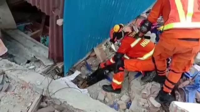 Endonezya'da 6,2 büyüklüğünde deprem: 35 ölü Endonezya'da 6,2 büyüklüğünde deprem: 35 ölü