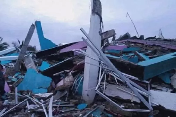 Endonezya'da 6,2 büyüklüğünde deprem: 3 ölü, 24 yaralı (2) Endonezya'da 6,2 büyüklüğünde deprem: 3 ölü, 24 yaralı (2)