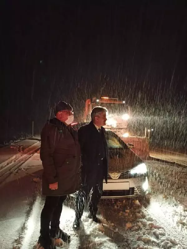 Erzincan'da kar yağışı, ulaşımı aksattı Erzincan'da kar yağışı, ulaşımı aksattı