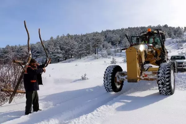 Erzincan'da kar yağışı, ulaşımı aksattı (2) Erzincan'da kar yağışı, ulaşımı aksattı (2)