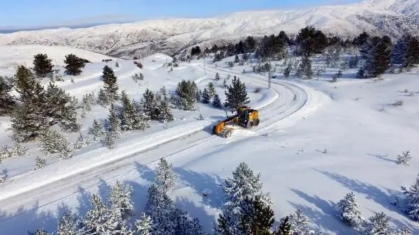 Erzincan'da kar yağışı, ulaşımı aksattı (2) Erzincan'da kar yağışı, ulaşımı aksattı (2)