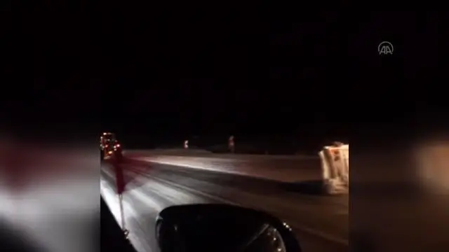 Erzincan-Sivas kara yolunda karla mücadele çalışması devam ediyor Erzincan-Sivas kara yolunda karla mücadele çalışması devam ediyor