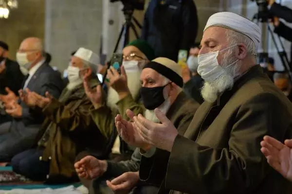 Erzurum'da geleneğin 488'inci yılı; 136 bin 890 hatmin duası yapıldı Erzurum'da geleneğin 488'inci yılı; 136 bin 890 hatmin duası yapıldı