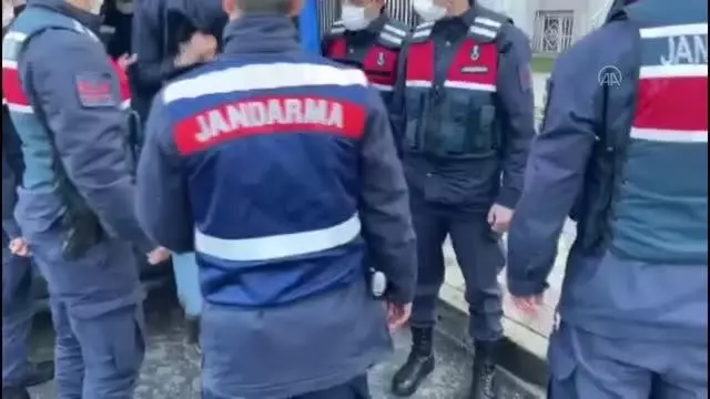 Eski Ergani DBP İlçe başkanının da aralarında bulunduğu 3 kişi Meriç Nehri'nden botla Yunanistan'a kaçmaya çalışırken yakalandı Eski Ergani DBP İlçe başkanının da aralarında bulunduğu 3 kişi Meriç Nehri'nden botla Yunanistan'a kaçmaya çalışırken yakalandı